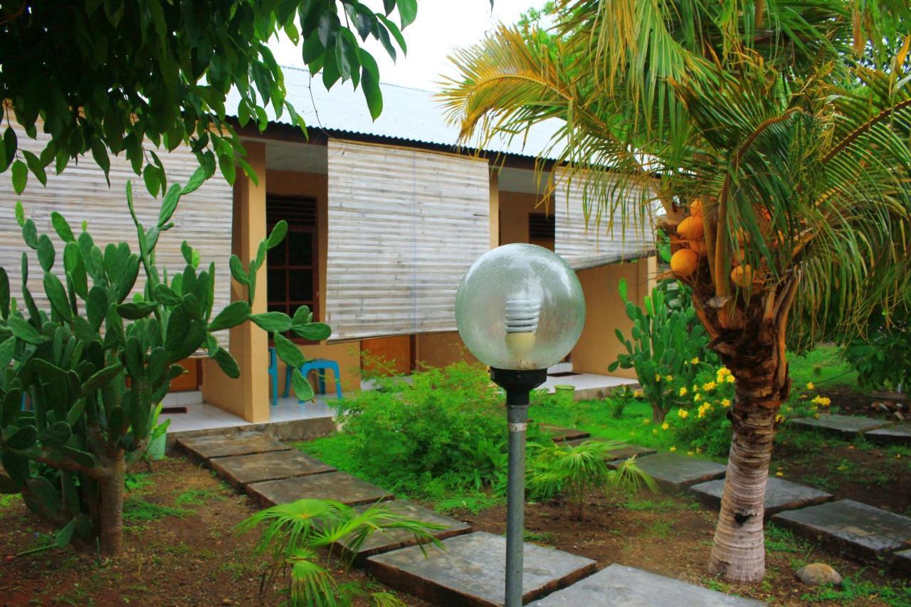 Fx72 Beach Resort Maumere Luaran gambar