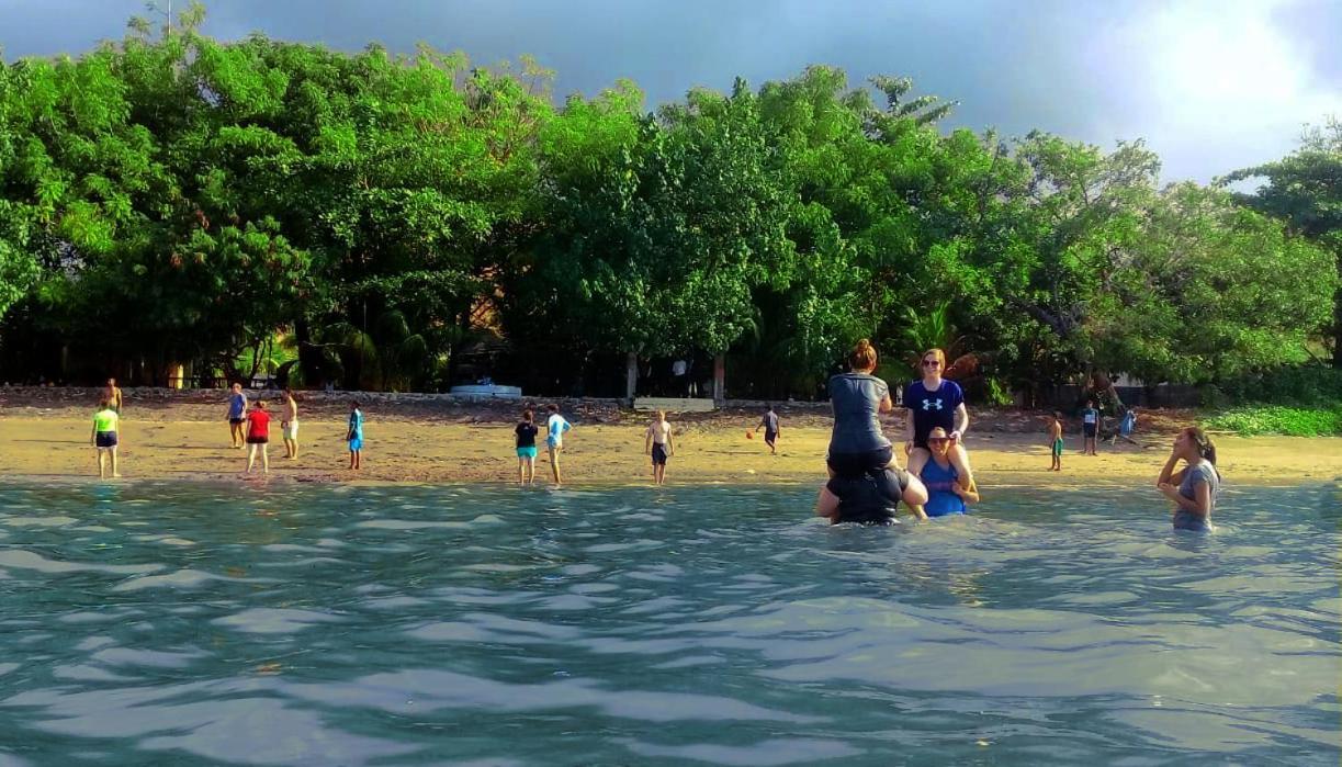 Fx72 Beach Resort Maumere Luaran gambar