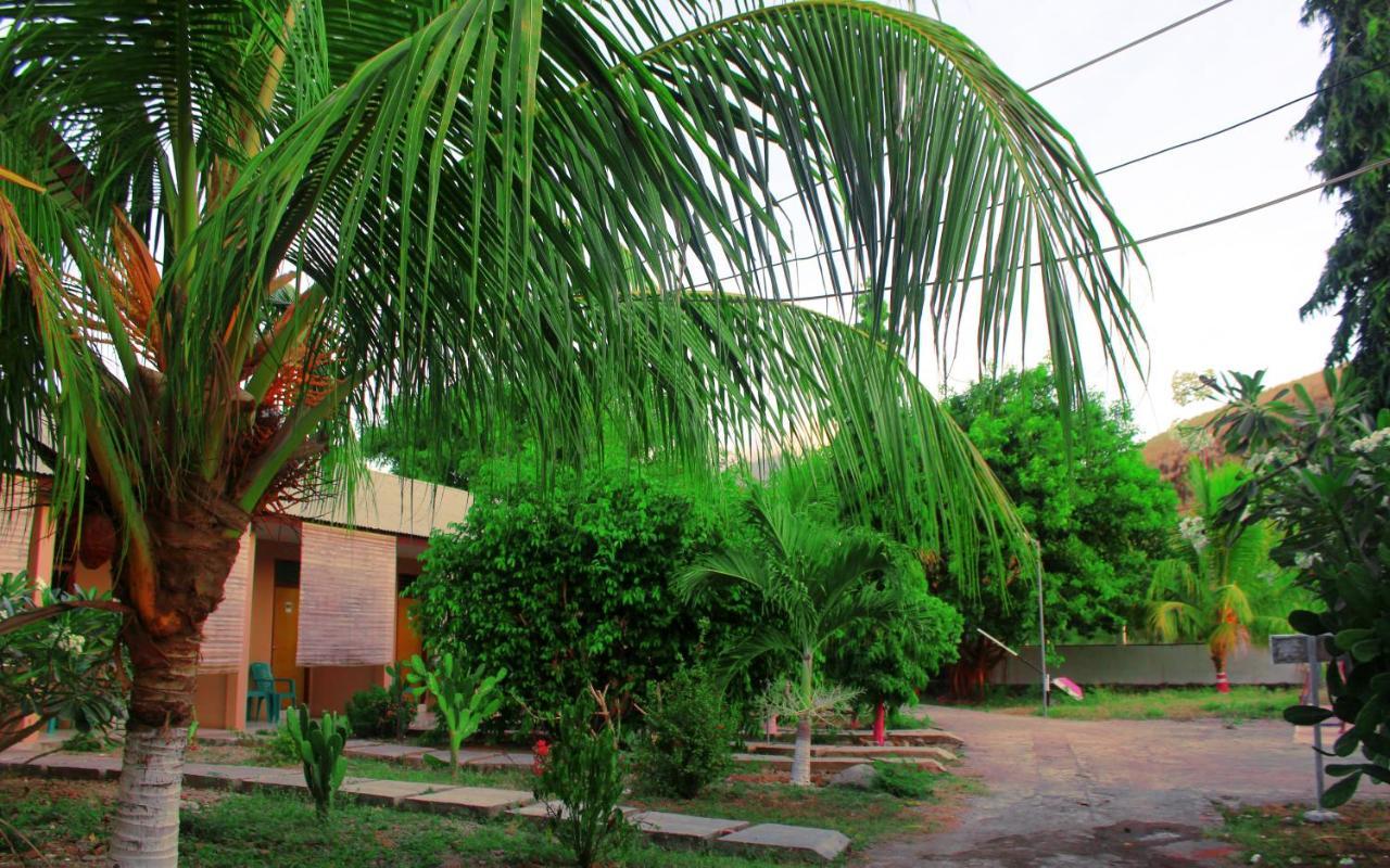 Fx72 Beach Resort Maumere Luaran gambar