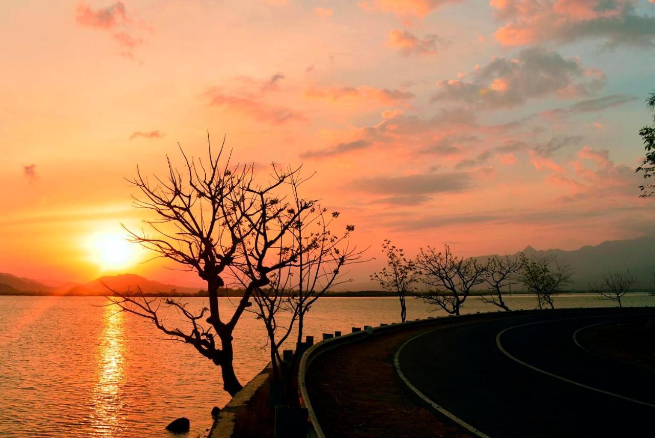 Fx72 Beach Resort Maumere Luaran gambar