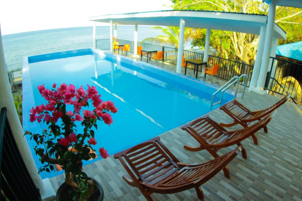 Fx72 Beach Resort Maumere Luaran gambar