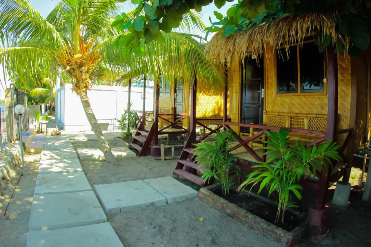 Fx72 Beach Resort Maumere Luaran gambar