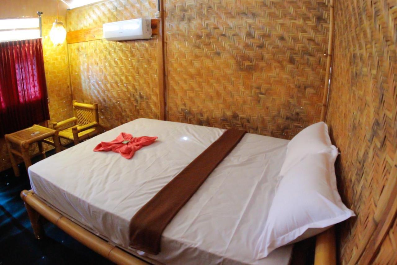 Fx72 Beach Resort Maumere Luaran gambar