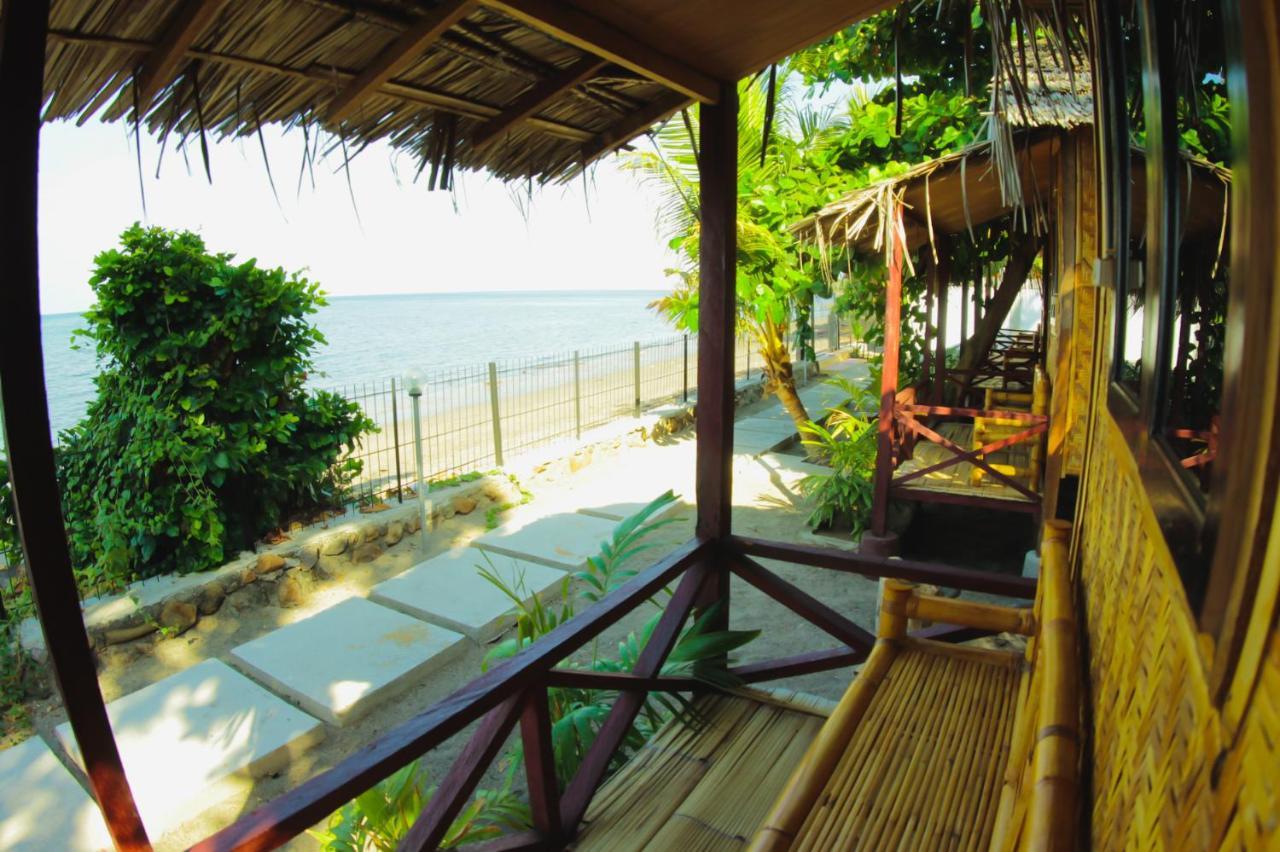 Fx72 Beach Resort Maumere Luaran gambar