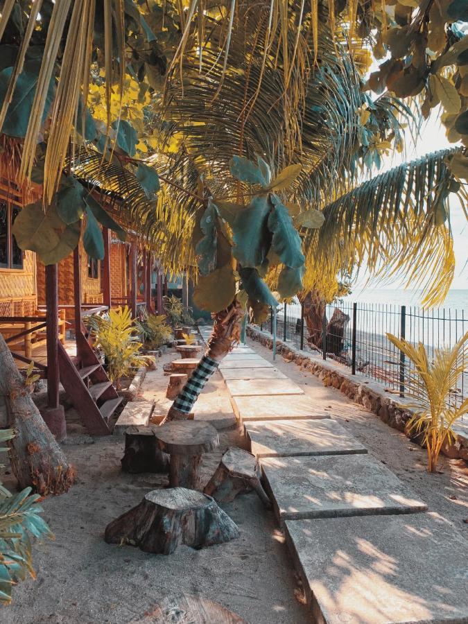 Fx72 Beach Resort Maumere Luaran gambar